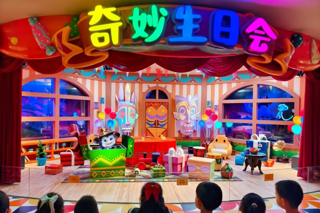 埃文斯承接的清遠(yuǎn)長(zhǎng)頸鹿酒店餐廳動(dòng)雕劇場(chǎng)-「奇妙生日會(huì)」順利完工！